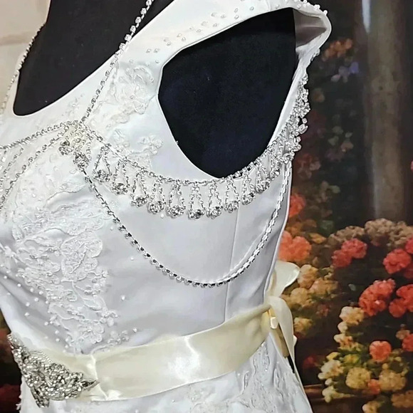 Starburst is a unique one-of-a-kind 6 pc tiara and ensemble - Picture 6 of 11